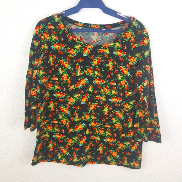 Flowery top - Picture 1 of 3